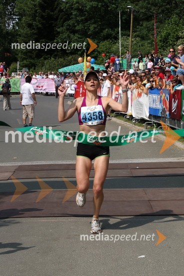 Mojca Grandovec, zmagovalka teka na 10 km ženske31. Maraton treh src, udeleženci