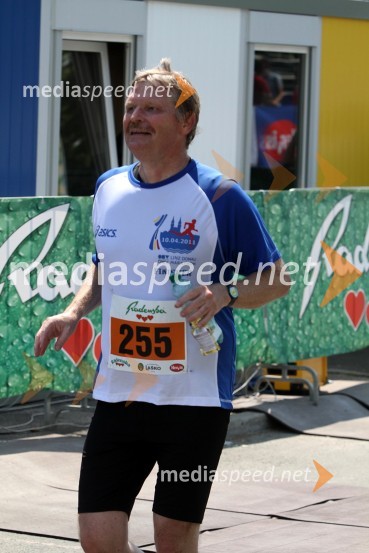 Emil Herbert Orlinger, tek na 42 km31. Maraton treh src, udeleženci