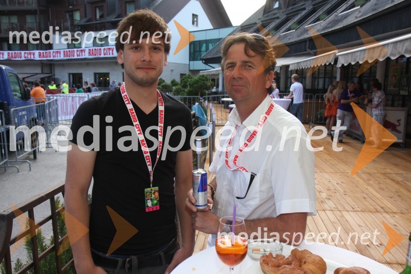 Luka Kreže, sin Smiljana Krežeta in Bojan Gerič, vodja turizma v Športnem centru Pohorje16. rojstni dan Radia City