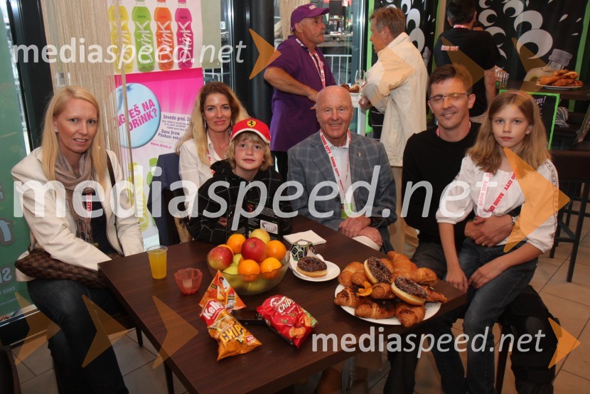 ..., Inja Gregorič, model, sin Titi, Božo Dimnik, lobist, Božidar Novak, direktor komunikacijske skupine SPEM in hčerka Iza Novak16. rojstni dan Radia City