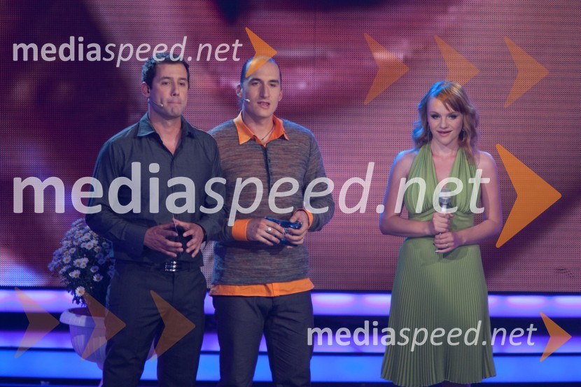 Peter Poles, voditelj, Vid Valič, voditelj in Ana FricSlovenija ima talent, snemanje četrte polfinalne oddaje