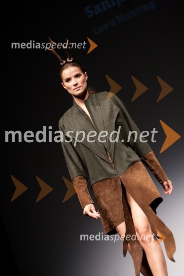 ManekenkaSvetloba kot vir življenja, mladosti, svobode, erosa, znanja, novosti – navdih za ustvarjalno moč, modna revija