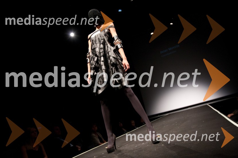 ManekenkaSvetloba kot vir življenja, mladosti, svobode, erosa, znanja, novosti – navdih za ustvarjalno moč, modna revija