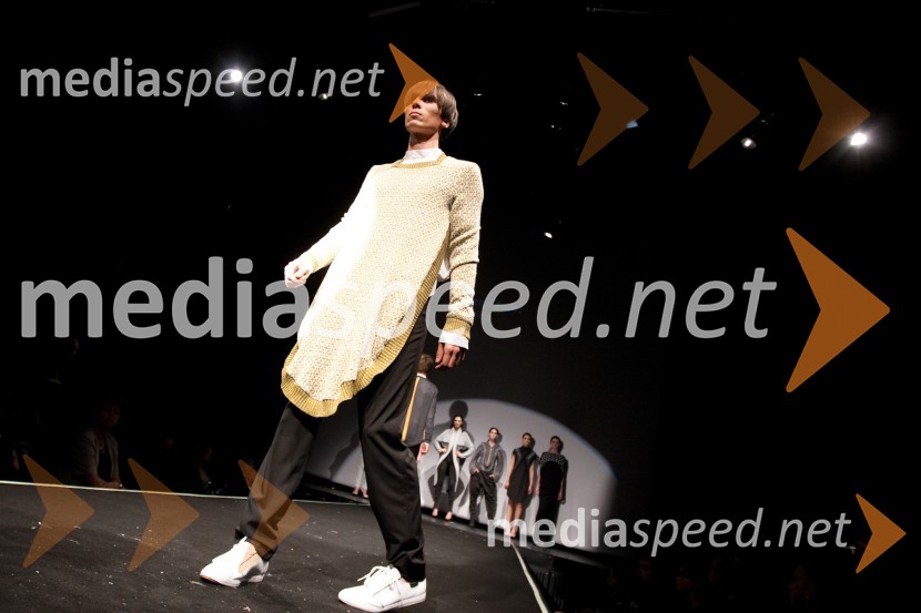 ManekenSvetloba kot vir življenja, mladosti, svobode, erosa, znanja, novosti – navdih za ustvarjalno moč, modna revija