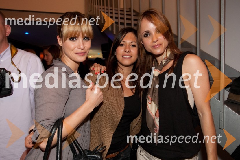 Sestre Jambrek: Polona Zoja, Eva in Špela KlaraSvetloba kot vir življenja, mladosti, svobode, erosa, znanja, novosti – navdih za ustvarjalno moč, modna revija