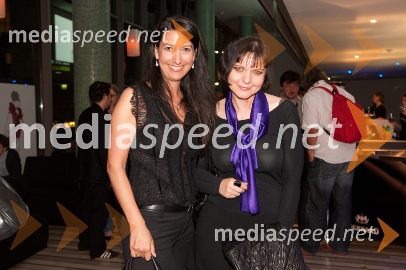 Petra Kancler, novinarka in Jožica Brodarič, modna poznavalkaSvetloba kot vir življenja, mladosti, svobode, erosa, znanja, novosti – navdih za ustvarjalno moč, modna revija