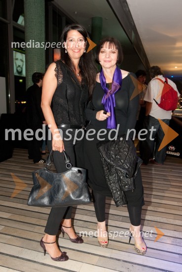 Petra Kancler, novinarka in Jožica Brodarič, modna poznavalkaSvetloba kot vir življenja, mladosti, svobode, erosa, znanja, novosti – navdih za ustvarjalno moč, modna revija