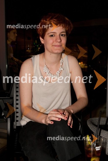 Anđela Lukanovič, modna oblikovalkaSvetloba kot vir življenja, mladosti, svobode, erosa, znanja, novosti – navdih za ustvarjalno moč, modna revija