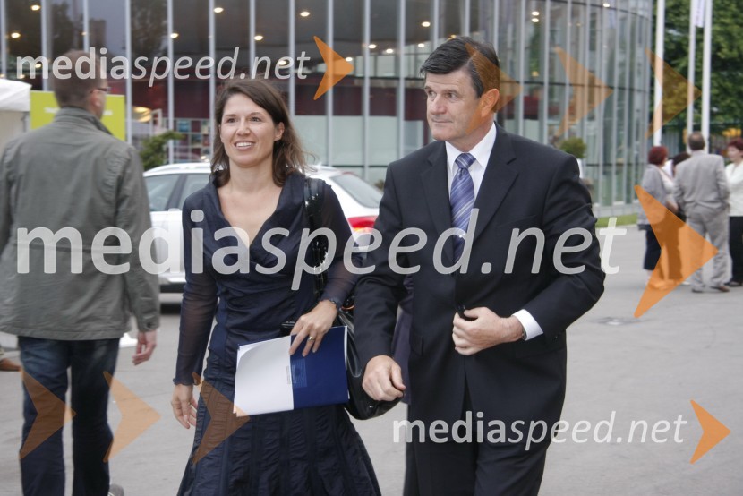 ... ter mag. Blaž Kavčič, predsednik Državnega sveta RSSvileni šiv slovenske obrti, modna revija