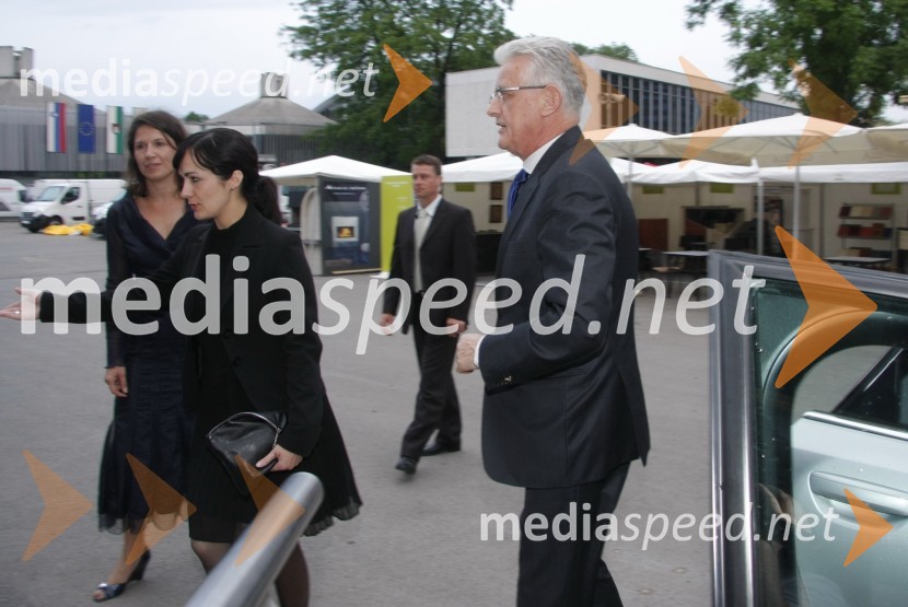 Pavle Gantar, predsednik Državnega zbora Republike SlovenijeSvileni šiv slovenske obrti, modna revija