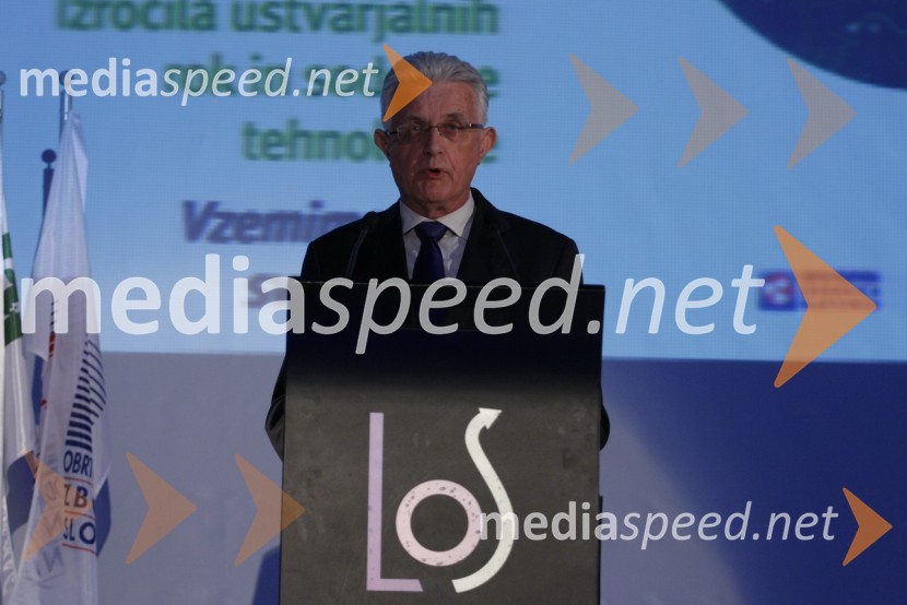 Pavle Gantar, predsednik Državnega zbora Republike Slovenije
Svileni šiv slovenske obrti, modna revija