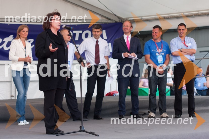 Katarina Kresal, ministrica za notranje zadeve, Ljubica Jelušič, ministrica za obrambo, ..., Andrew Page, angleški veleposlanik v Sloveniji, ..., ...Letalski miting Aviofun 2011