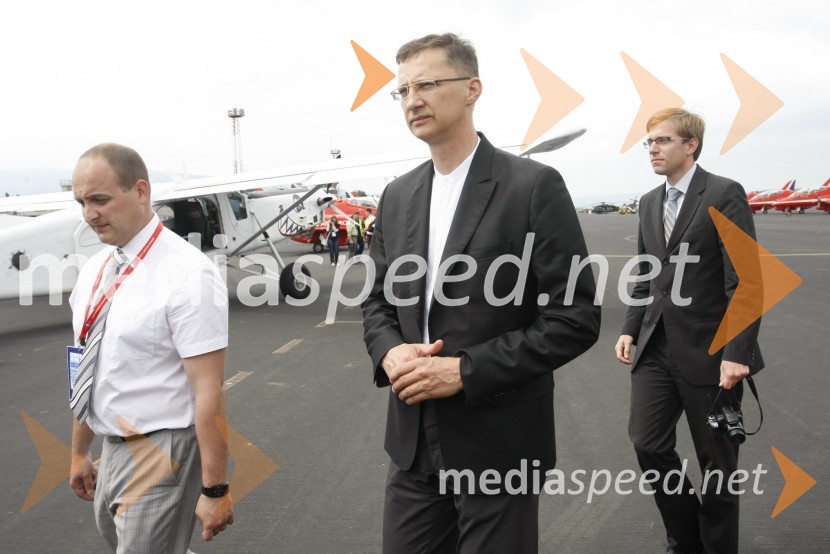 ..., dr. Igor Lukšič, minister za šolstvo in šport, ...Letalski miting Aviofun 2011