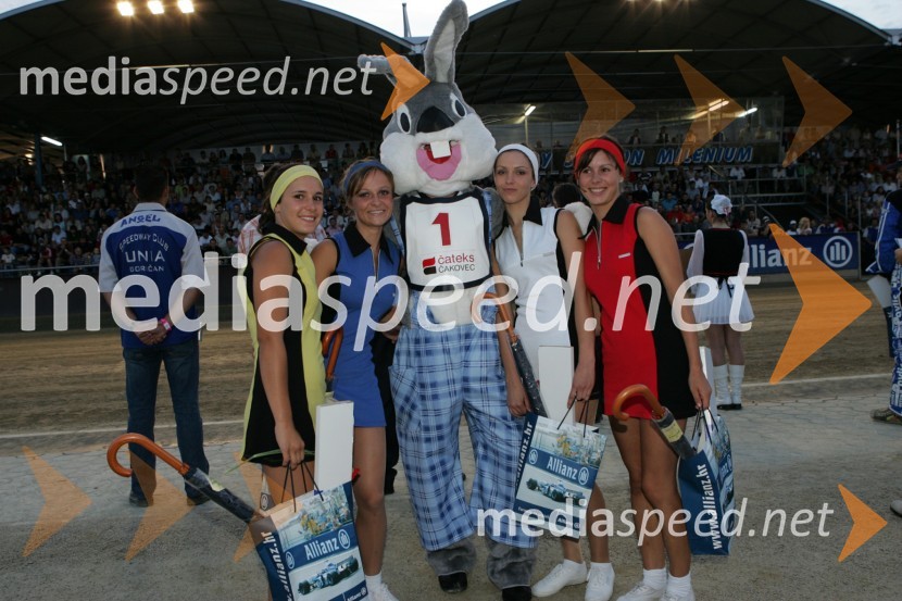 Štartne deklice in maskota dirkeSPEEDWAY, otvoritev stadiona Milenium