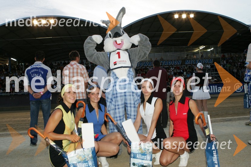 Štartne deklice in maskota dirkeSPEEDWAY, otvoritev stadiona Milenium