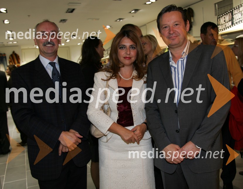 Srečko Pirtovšek, odgovorni urednik revij Založbe Kapital, njegova žena Suzana, direktorica Založbe Kapital in ...Otvoritev Galerije Gosposke