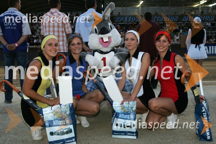Štartne deklice in maskota dirkeSPEEDWAY, otvoritev stadiona Milenium