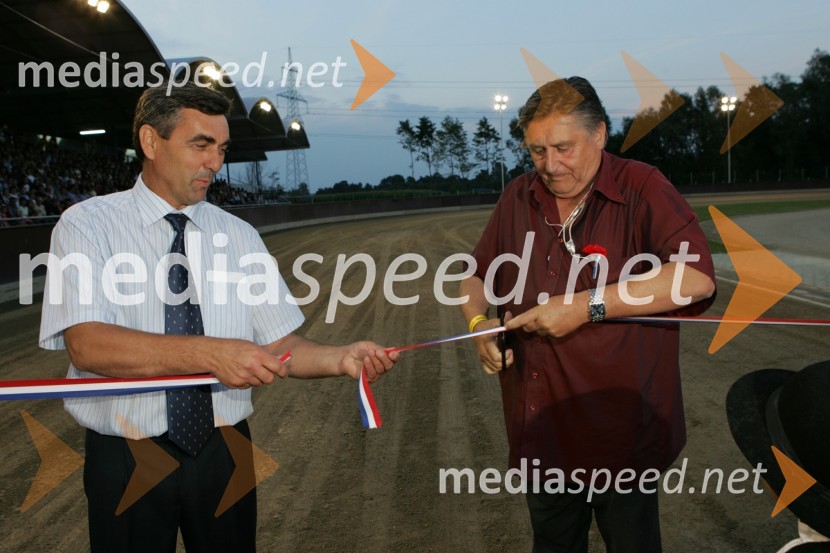 Lastnik stadiona Milenium in predsednik Speedway kluba Unia Goričan Zvonimir - Zvonko Pavlic ter podpredsednik HMZ (Hrvaške moto zveze) pri prerezu trakuSPEEDWAY, otvoritev stadiona Milenium