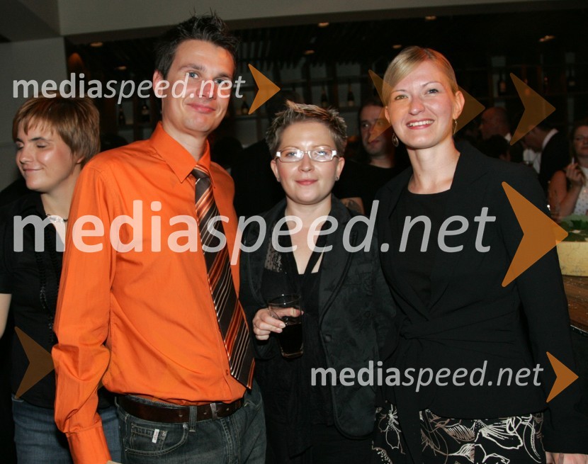 Aljoša Peršak, novinar časopisa Dobro jutro, Petra Slanič, vodja tržnega komuniciranja Galerije Gosposke in Nina Marolt, poslovna sekretarka Galerije GosposkeOtvoritev Galerije Gosposke