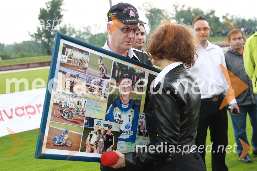 Vili Ferjan, oče speedway-ista Mateja Ferjana in Violeta Freeland, predsednica AMD KrškoSpeedway 28. Zlati znak občine Krško