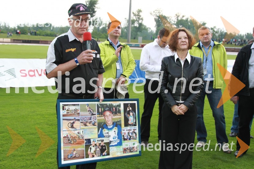 Vili Ferjan, oče speedway-ista Mateja Ferjana in Violeta Freeland, predsednica AMD KrškoSpeedway 28. Zlati znak občine Krško