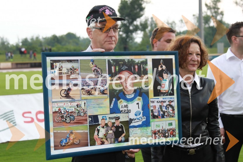 Vili Ferjan, oče speedway-ista Mateja Ferjana in Violeta Freeland, predsednica AMD KrškoSpeedway 28. Zlati znak občine Krško