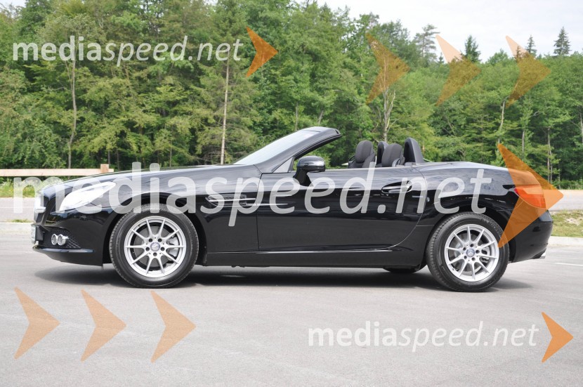 Mercedes-Benz SLK z zloženo strehoSlovenski predstavitvi: Mercedes-Benz SLK in kupe razreda C