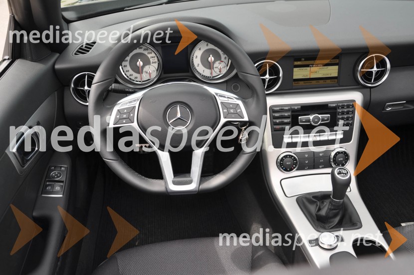 Mercedes-Benz SLK - notranjostSlovenski predstavitvi: Mercedes-Benz SLK in kupe razreda C