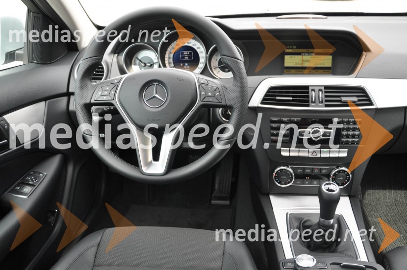 Mercedes-Benz kupe razreda C - notranjostSlovenski predstavitvi: Mercedes-Benz SLK in kupe razreda C