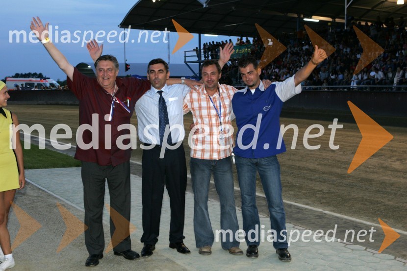 Podpredsednik HMZ (Hrvaške moto zveze), lastnik stadiona Milenium in predsednik Speedway kluba Unia Goričan Zvonimir - Zvonko Pavlic, glavni sodnik prve dirke Andrej Matjašec in direktor dirke Mario RužmanSPEEDWAY, otvoritev stadiona Milenium