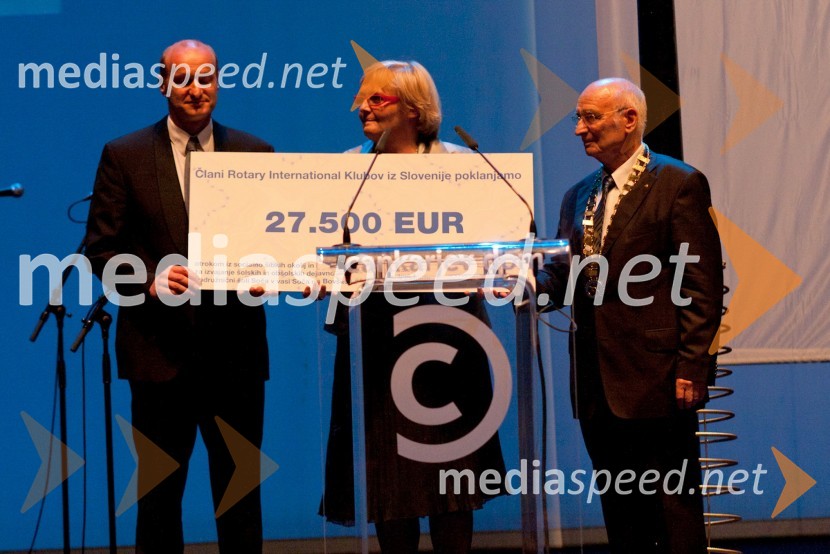 ..., Alenka Kovšca, državna sekretarka in Stanko Ojnik, prvi guverner Distrikta 1912Slovesnost ob ustanovitvi Rotary International District 1912