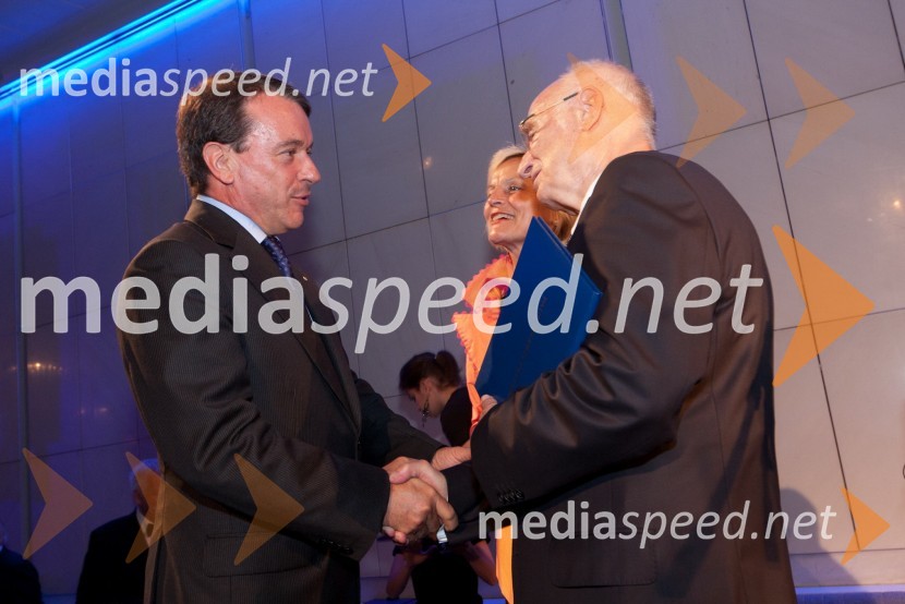 Mag. Edvin Makuc, Barbara Kamler Wild, guvernerka distrikta 1910 in Stanko Ojnik, prvi guverner Distrikta 1912Slovesnost ob ustanovitvi Rotary International District 1912