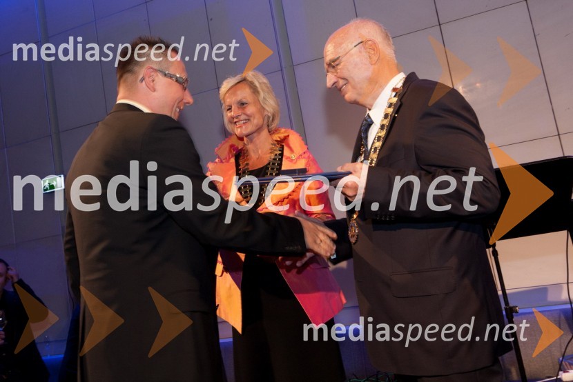 Peter Kavčič, Barbara Kamler Wild, guvernerka distrikta 1910 in Stanko Ojnik, prvi guverner Distrikta 1912Slovesnost ob ustanovitvi Rotary International District 1912