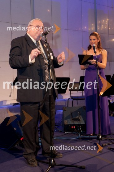 ... in Bernarda Žarn, voditeljicaSlovesnost ob ustanovitvi Rotary International District 1912