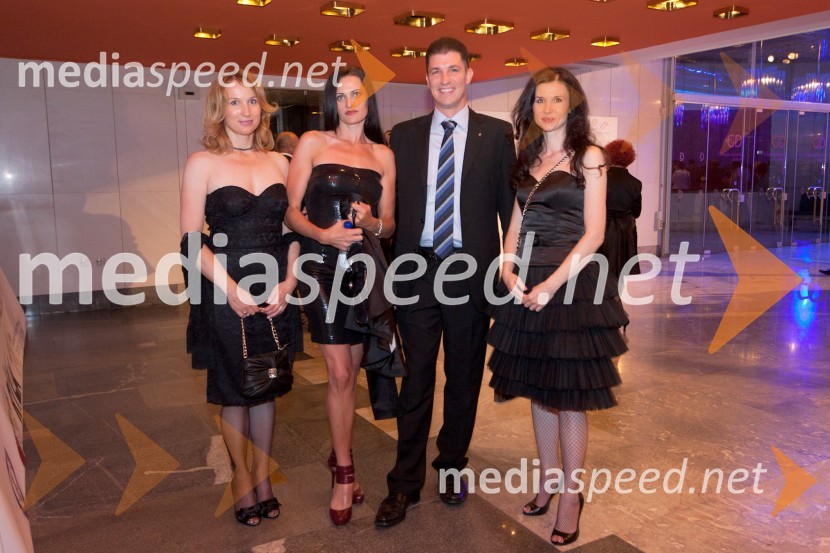 Mojca Vran, zobozdravnica, Danijela Tomič, Ivo Tomič in Branka Vran Benkovič, zobozdravnicaSlovesnost ob ustanovitvi Rotary International District 1912