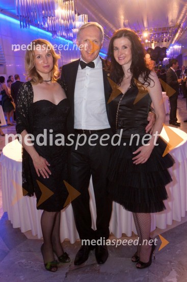 Mojca Vran, zobozdravnica, Otmar Zorn, asistent guvernerja Rotary distrikta 1910 in Branka Vran Benkovič, zobozdravnicaSlovesnost ob ustanovitvi Rotary International District 1912