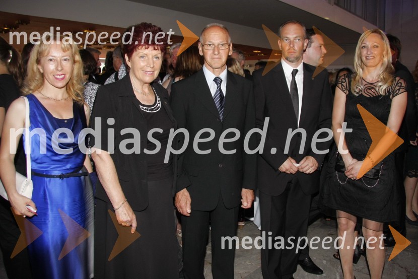 Katarina Vukulič, Zdenka Cerar, nekdanja pravosodna ministrica in generalna tožilka in soprog Miro Cerar, nekdanji gimnastičar in predsednik Olimpijske akademije ter ambasador za fair play, Marko Lavrih, Rotary klub Grosuplje in Irena LavrihSlovesnost ob ustanovitvi Rotary International District 1912