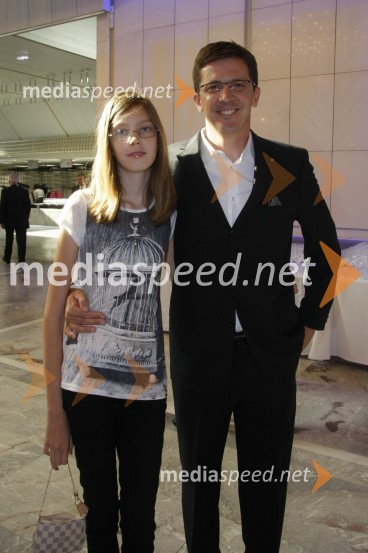 Božidar Novak, direktor komunikacijske skupine SPEM z hčerkoSlovesnost ob ustanovitvi Rotary International District 1912