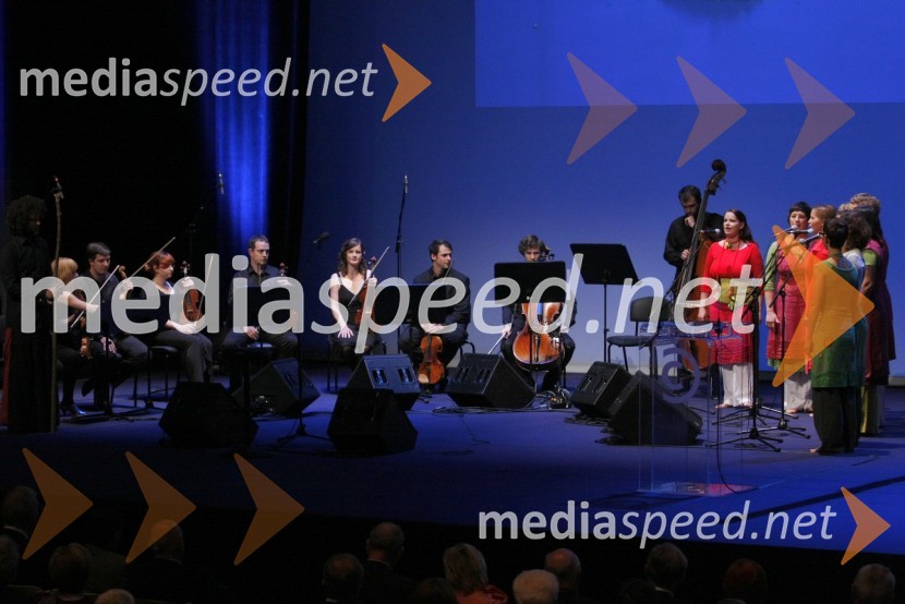 Godalni kvartet Escape in vokalna skupina KaticeSlovesnost ob ustanovitvi Rotary International District 1912