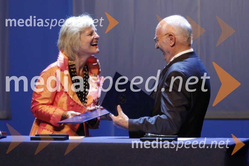 Stanko Ojnik, prvi guverner Distrikta 1912 in Barbara Kamler Wild, guvernerka distrikta 1910Slovesnost ob ustanovitvi Rotary International District 1912