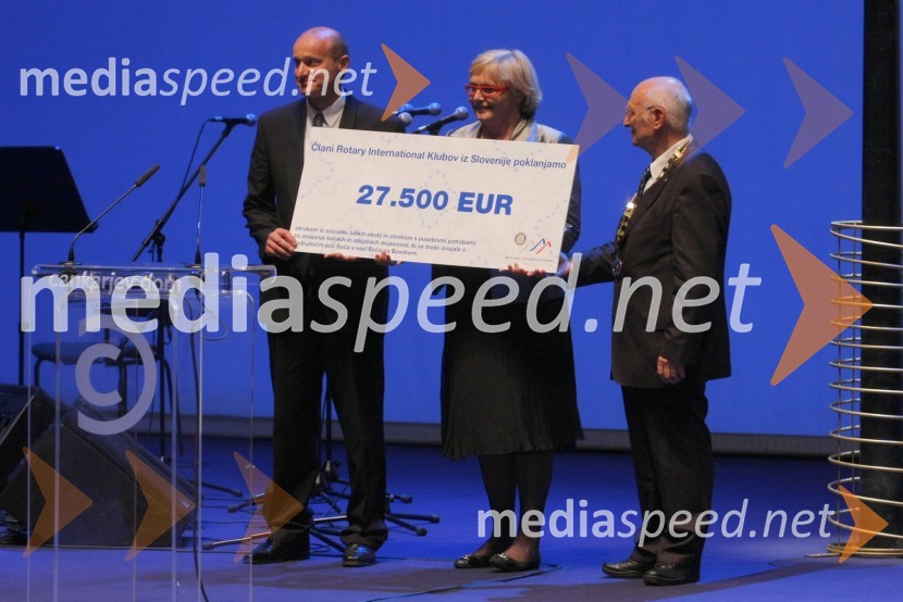 ..., Alenka Kovšca, državna sekretarka in Stanko Ojnik, prvi guverner Distrikta 1912Slovesnost ob ustanovitvi Rotary International District 1912