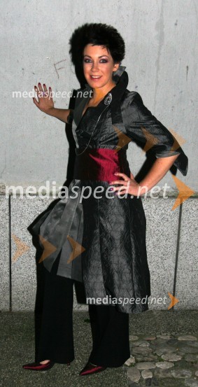 Kristina Oberžan, pevkaSlovenska popevka