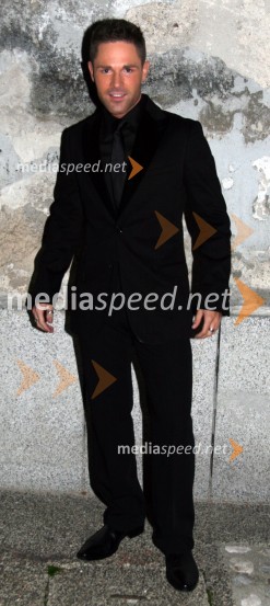 Sebastian, pevecSlovenska popevka