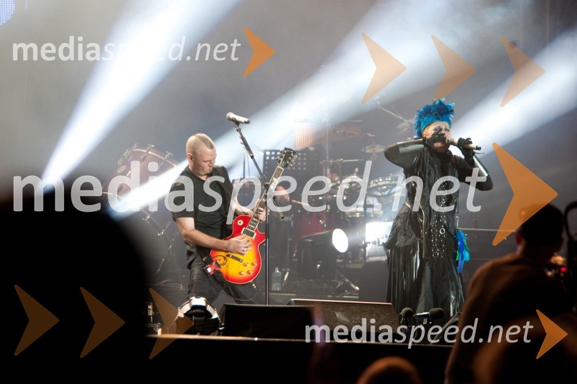 Tomi Meglič, Siddharta in Josipa Lisac, pevkaKoncert skupine Siddharta v Stožicah