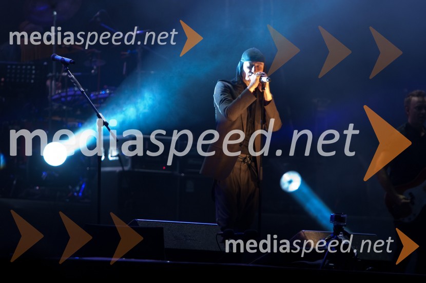 Član skupine LaibachKoncert skupine Siddharta v Stožicah