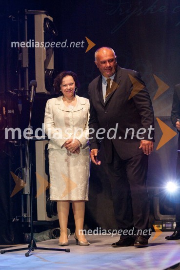 Barbara Miklič Türk, prva dama in Bojan Sever, župan občine IdrijaModni spektakel idrijske čipke