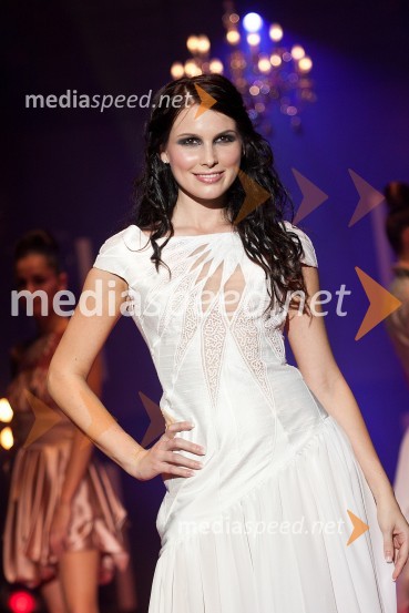 Sandra Adam, Miss Slovenije 2010 v kreaciji Stanke Blatnik BlagotinšekModni spektakel idrijske čipke