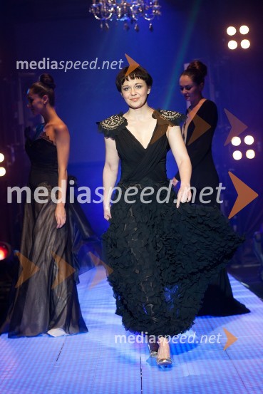 Lara Jankovič, igralka v kreaciji Barbare Plavec BrodnjakModni spektakel idrijske čipke