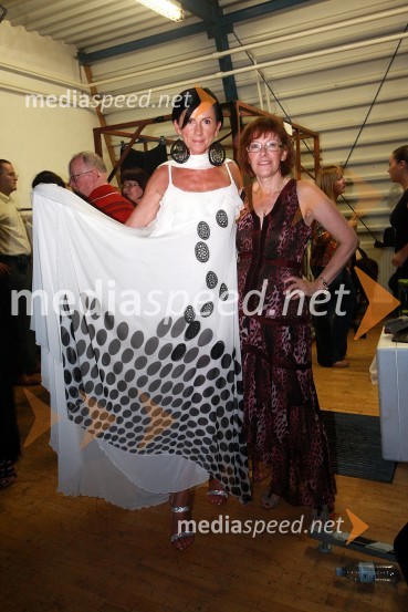 Slavka Pajk, stilistka in Damijana Bitežnik Logar, modna oblikovalkaModni spektakel idrijske čipke