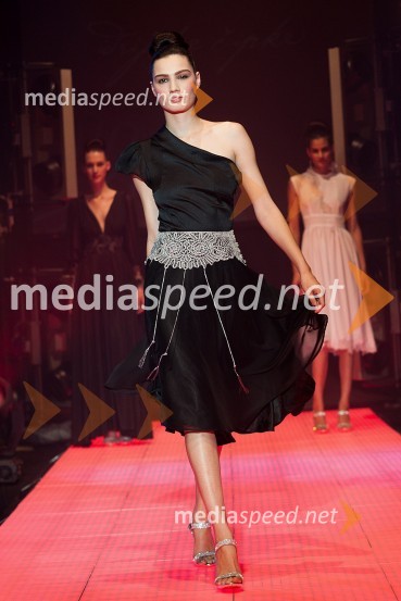 Modni spektakel idrijske čipke